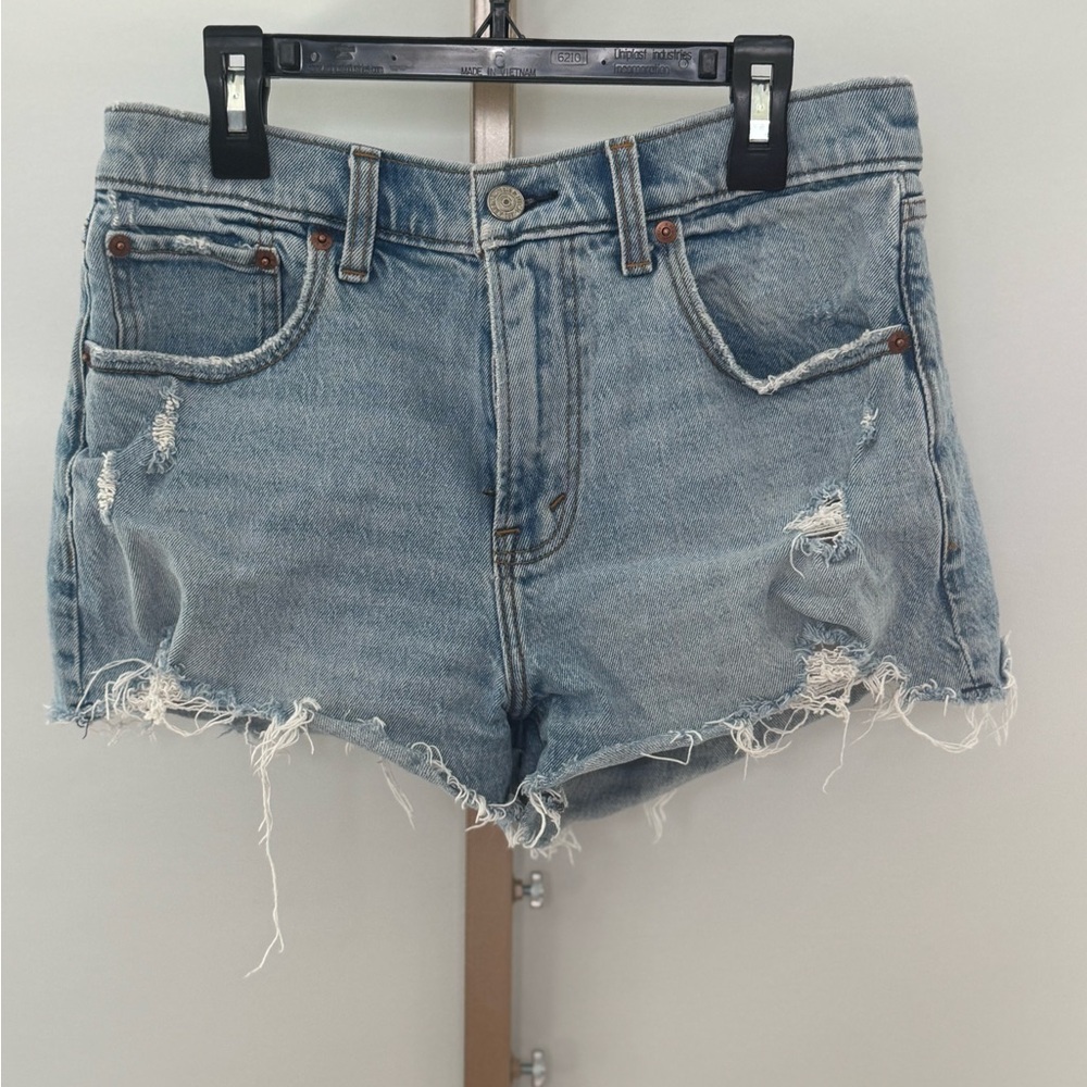Abercrombie & Fitch‎ Women’s Size 4 Mom Shorts Mid Rise Denim Light Wash
